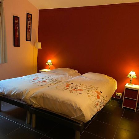 Ruime En Comfortabele Bungalow Aan Bosrand Lage Mierde Zewnętrze zdjęcie