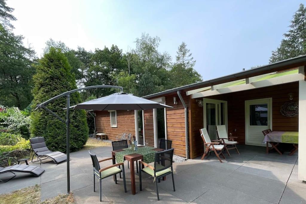 Ruime En Comfortabele Bungalow Aan Bosrand Lage Mierde Zewnętrze zdjęcie
